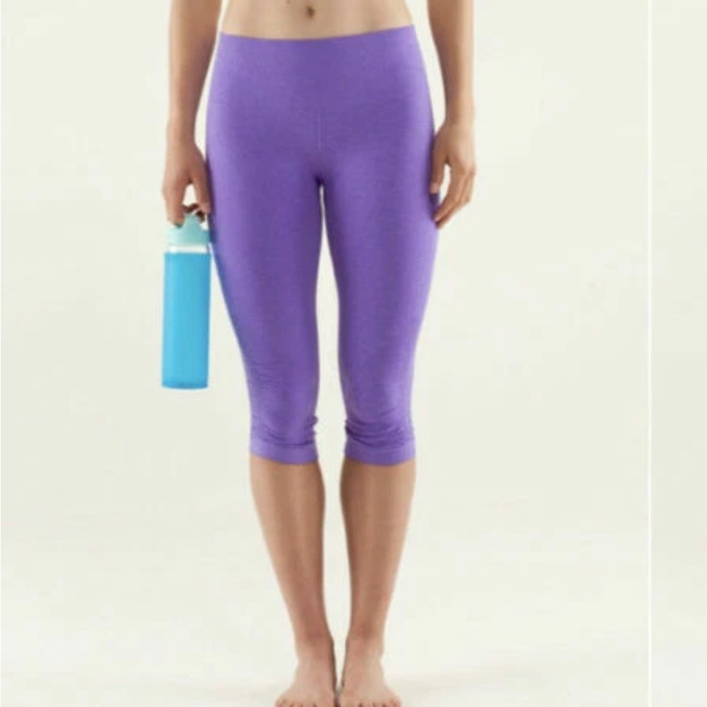 Lululemon In the Flow Crop II , Capri pants size 8/medium - purple - EUC
